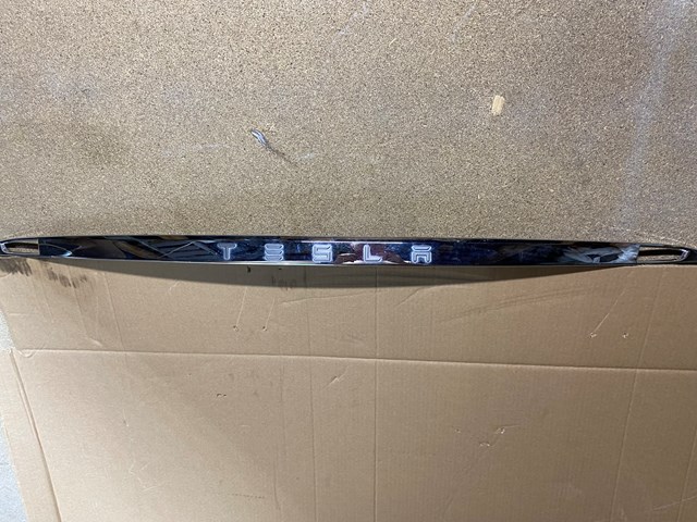 102577600A Tesla
