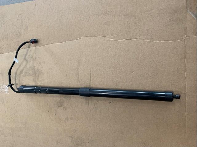Амортизатор багажника LR051452 Land Rover