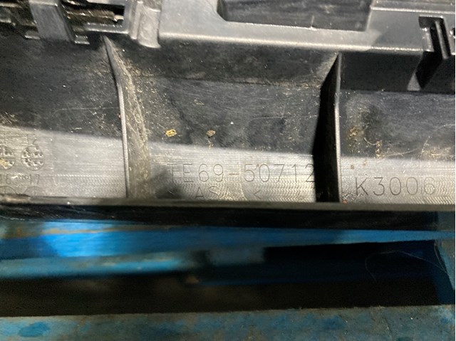 Решетка Mazda TE6950710B