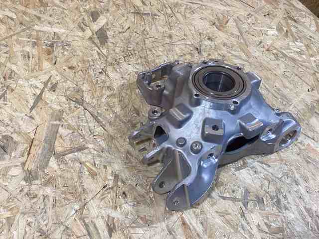 9J0505436B Porsche Цапфа правая