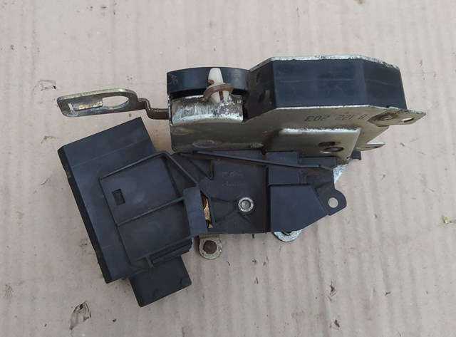 8122203 BMW Замок двери водителя