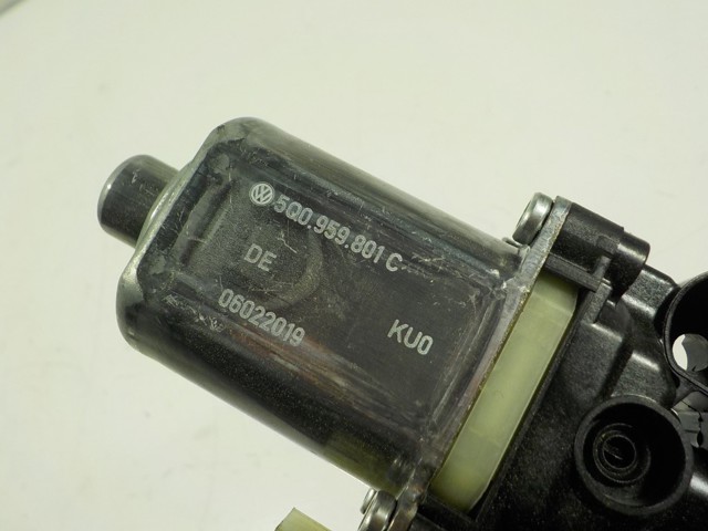 Мотор стеклоподъемника водительской двери Porsche 5Q0959801C цена, от 2.54 USD