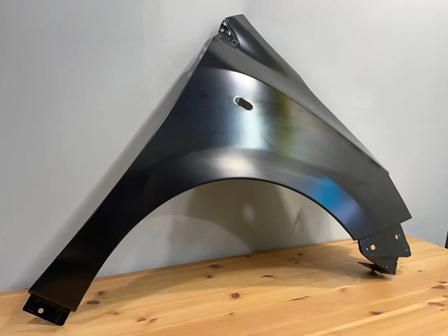 Pára-lama dianteiro direito 631002600R Renault (RVI)