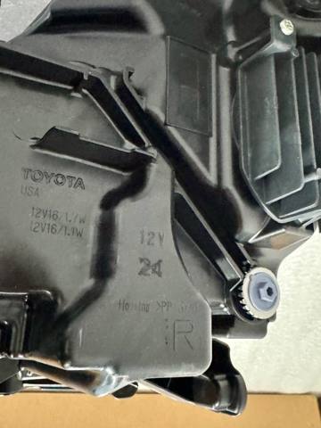 Правая блок фара Toyota 811100E521 цена, от 456.21 USD