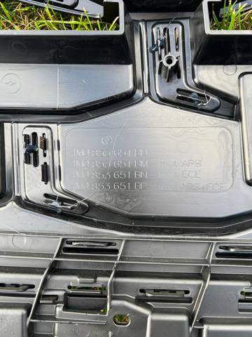 4M0853651BP3FZ VAG Решетка радиатора