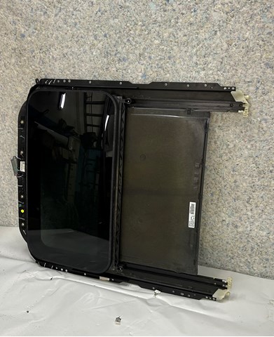 Крышка люка крыши VAG 561877071A