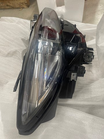 Купить GW6W51030 Mazda Фара основная правая