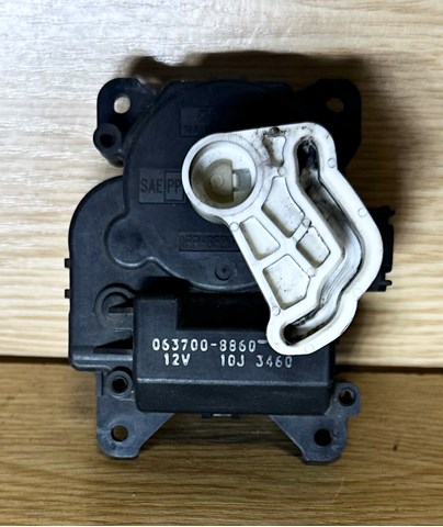 0637008860 TOYOTA Actuador de compuerta del calefacción original y equivalente