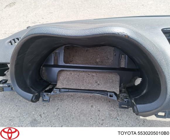 Накладка панели "торпедо" пассажирской подушки безопасности на Toyota Avensis T25