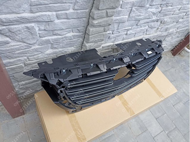 Купить DL8W50710A Mazda Решетка радиатора