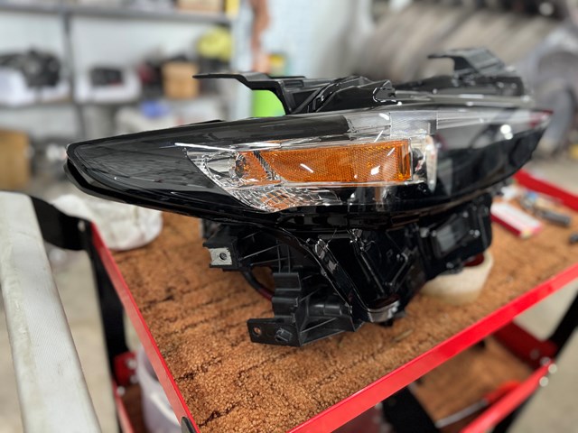 Купить BCJH51030 Mazda Фара основная правая