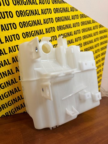 Бачок стеклоомывателя Mazda TK7867481