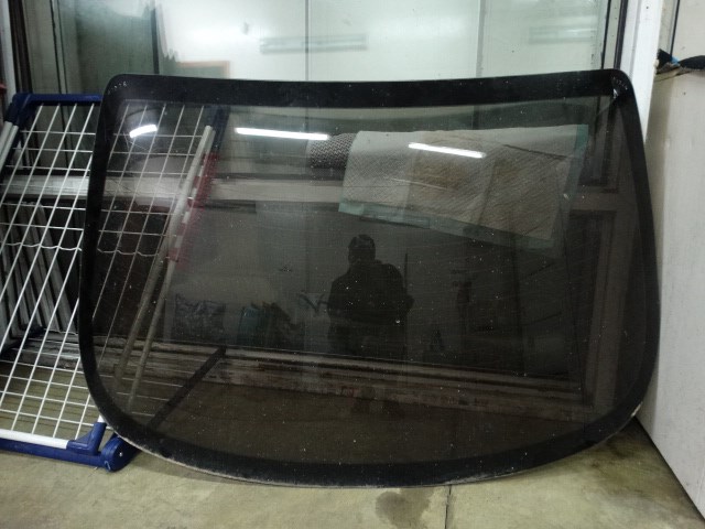 GJ6A63930H Mazda vidro traseiro