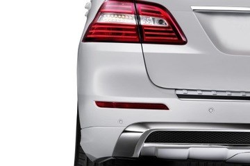 Левый отражатель заднего бампера 1668200074 Mercedes