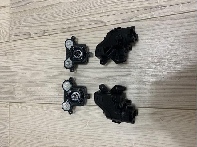 Правое боковое зеркало Mazda KD3M69121B