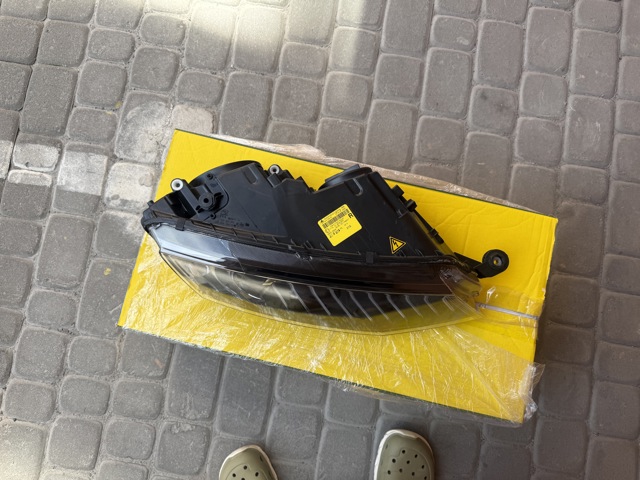 Правая фара LPO461 Magneti Marelli