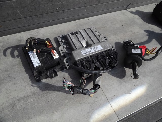 Блок управления двигателем 237103217R Renault (RVI)