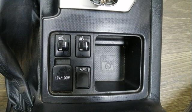 Кнопка включения обогрева сиденья на Toyota Land Cruiser PRADO 
