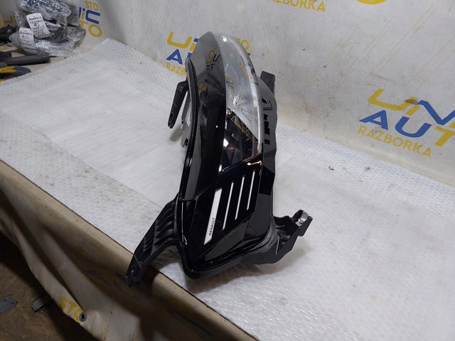 Правая фара 260102443R Renault (RVI)