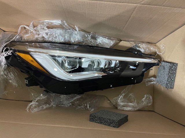 260105NA1A Nissan/Infiniti Фара передняя правая