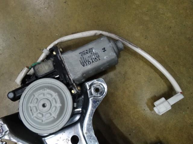 Motor eléctrico, elevalunas, puerta trasera derecha 8571030300 TOYOTA