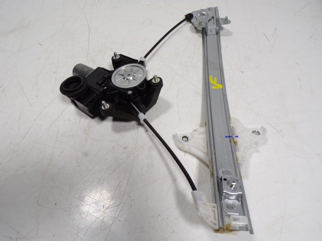Стеклоподъемник передней правой двери Toyota 698100D600 цена, от 110.05 USD