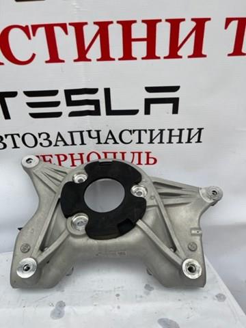 104403200C Tesla опорный стакан пружины передней