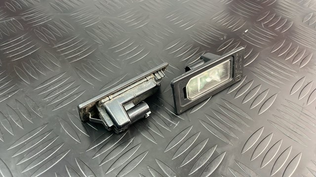 Фонарь освещения номерного знака Land Rover LR089442