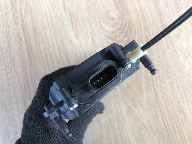 Замок крышки багажника Land Rover LR095548