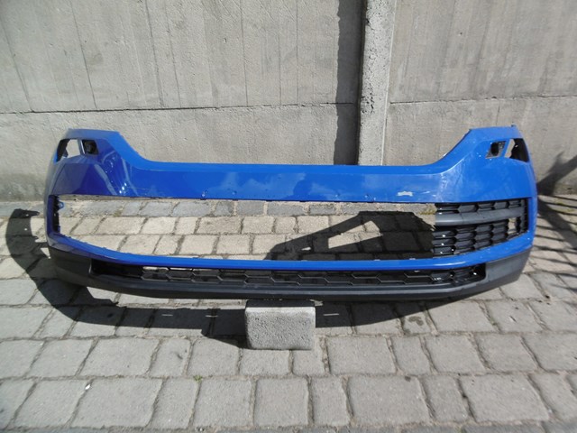 565807221 VAG Бампер передний в сборе