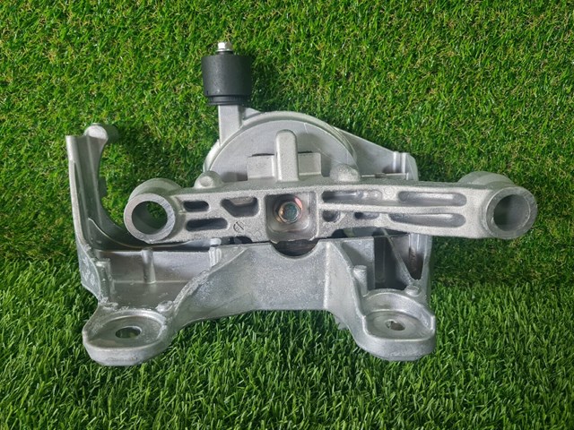 112206RC0E Nissan/Infiniti Подушка передней опоры двигателя