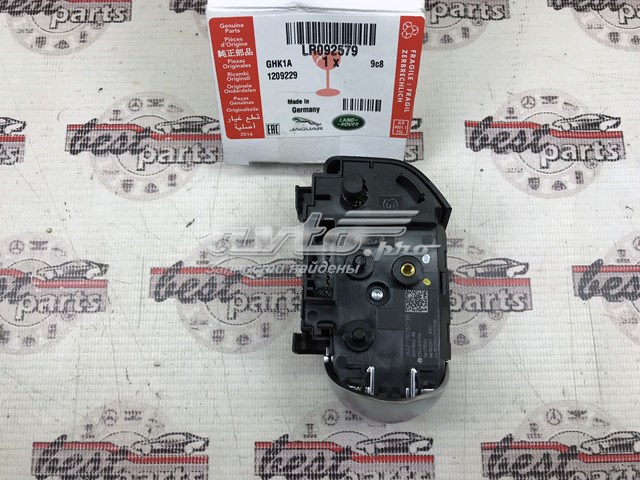 Купить LR092579 Land Rover Блок кнопочных переключателей рулевого колеса