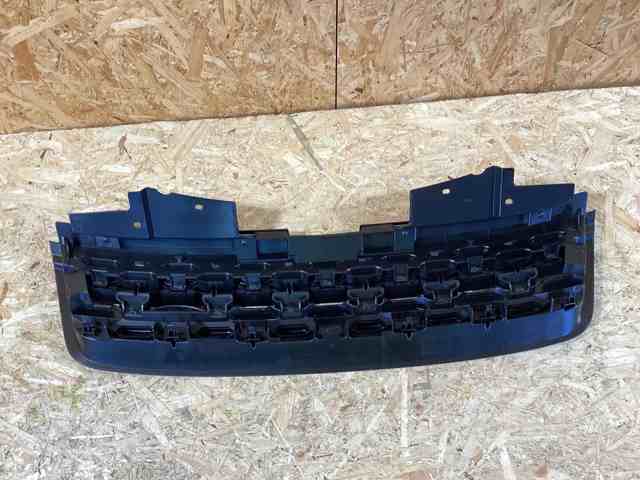 Решетка радиатора LR127710 Land Rover