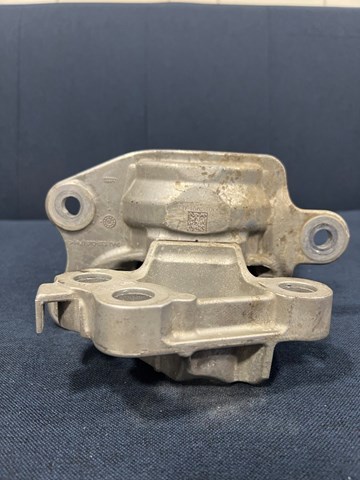 Купить LR114070 Land Rover Гидроопора двигателя задняя