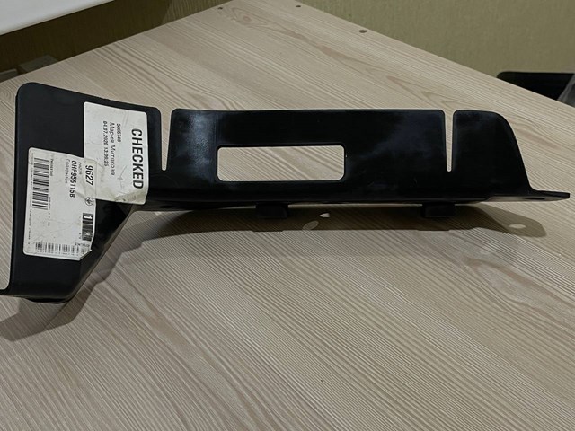 GHP956115B Mazda Брызговик передний левый