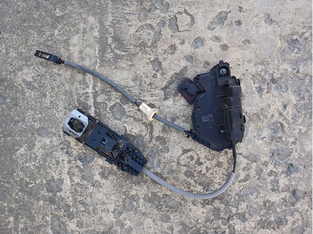 Fecho da porta dianteira esquerda 5TB837015E VAG