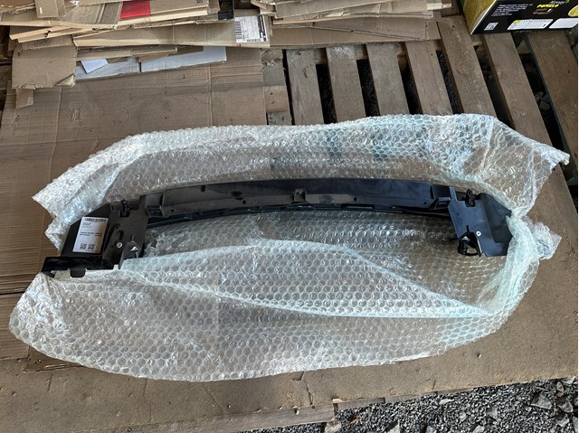 Кронштейн бампера переднего центральный LR094157 Land Rover