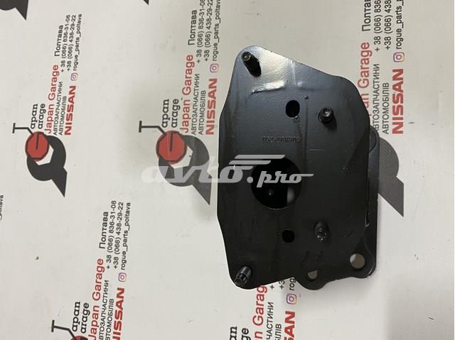 852106RR0A Nissan/Infiniti Кронштейн усилителя заднего бампера