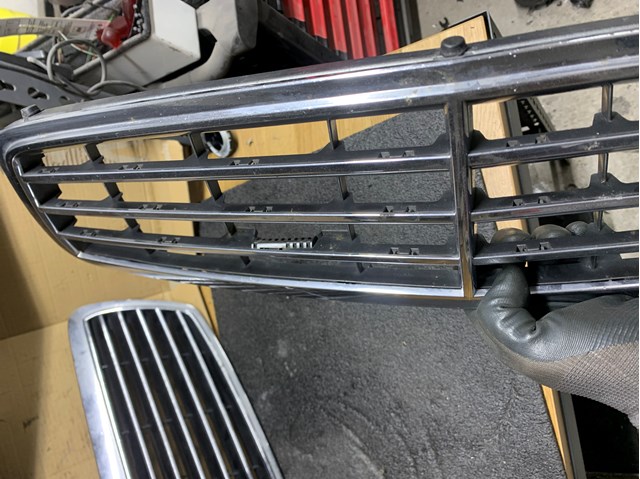 Купить A2038800223 Mercedes Решетка радиатора