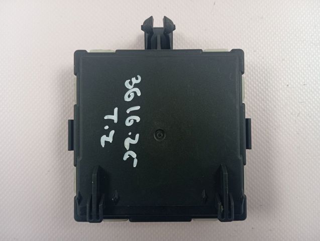 1679004511 Mercedes Блок комфорта задней двери