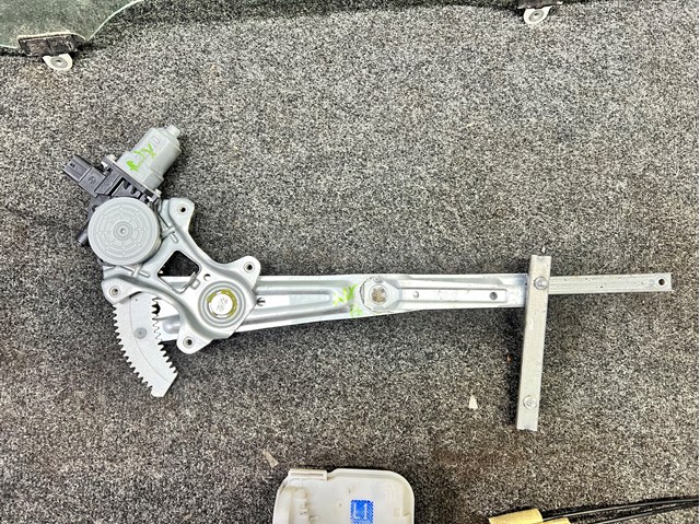  Mecanismo de acionamento de vidro da porta dianteira direita Mitsubishi ASX SUV (GA) (2010 - 2026) 