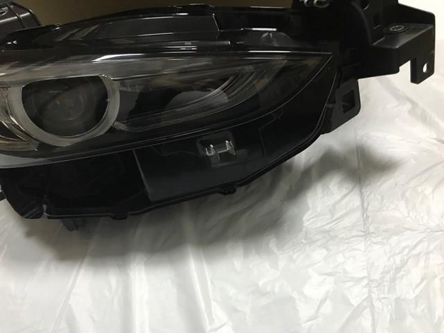 Фара правая Mazda GSJ551031A