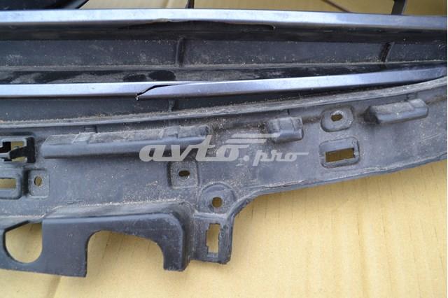 Эмблема решетки радиатора G46M50716 Mazda