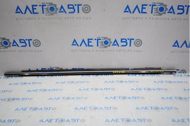 Молдинг опускного стекла двери передней правой GHP950640F Mazda
