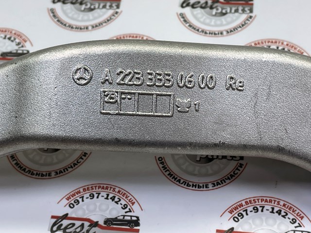 Нижний рычаг 2233306004 Mercedes