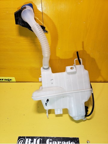 Бачок стеклоомывателя Mazda GHR167480