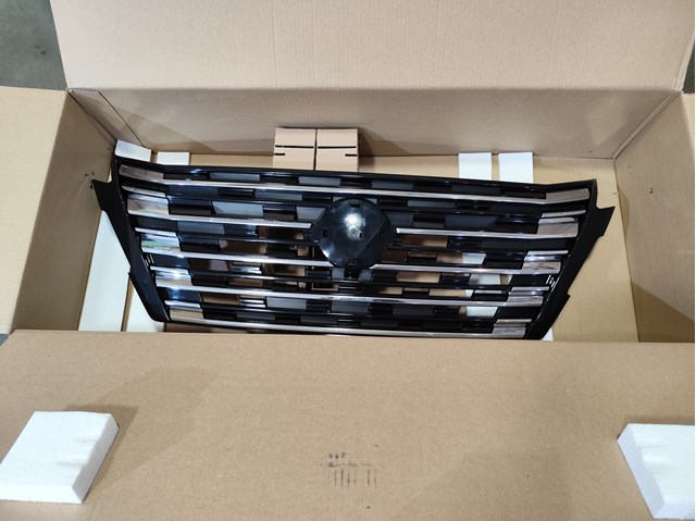 Решетка радиатора 623106RZ1A Nissan/Infiniti