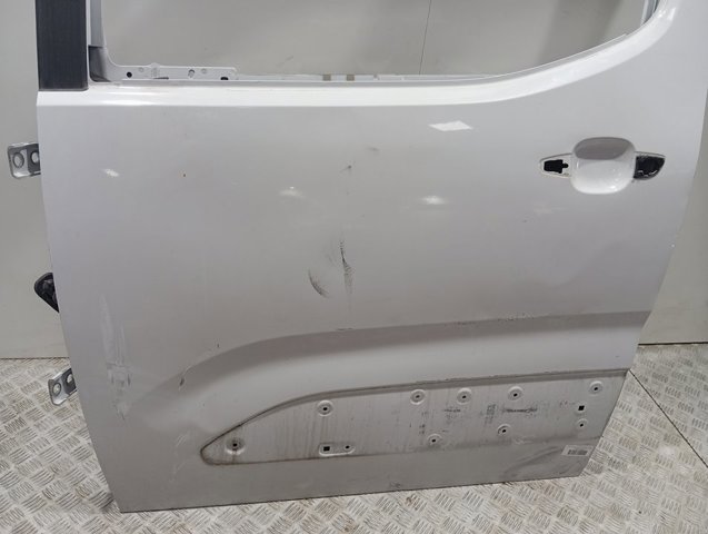 Дверь передняя левая 9843490080 Peugeot/Citroen
