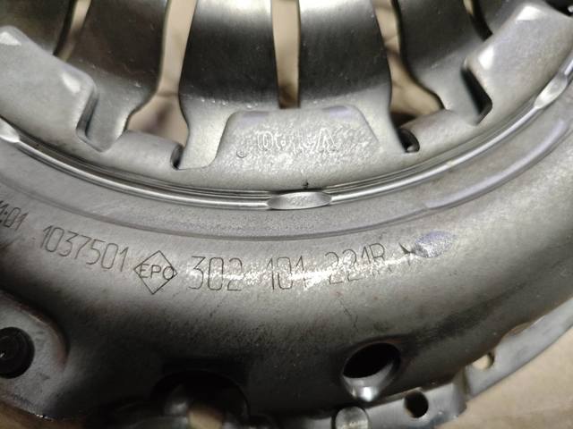 Корзина сцепления 302101221R Renault (RVI)