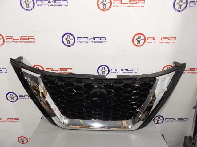 Облицовка радиатора Nissan/Infiniti 623109UF0D цена, от 286.86 USD